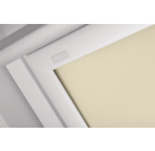 Vue détaillée d''une fenêtre de toit Velux avec store occultant