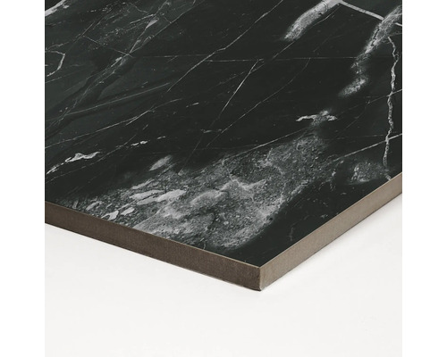 Fliese in Marmoroptik