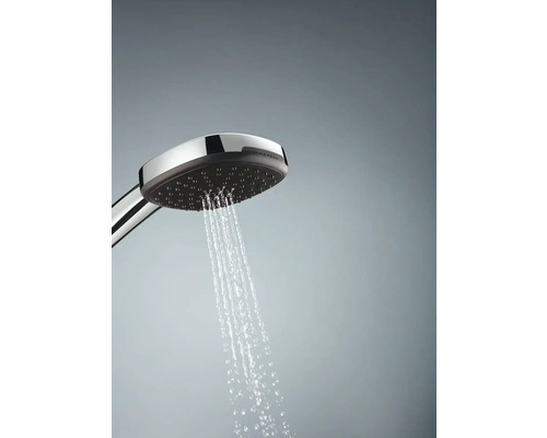 Handbrause mit Wasserstrahl im Detail