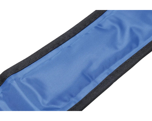 Blaues Kühlkissen mit schwarzem Rand