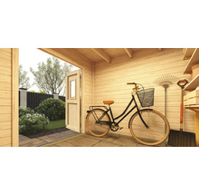 Holzgartenhaus Innenansicht mit Fahrrad, Gartengeräten und Blick in den Garten