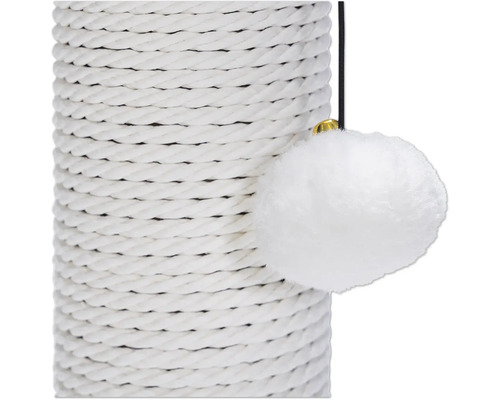 Vue détaillée d''un arbre à chat avec sisal et balle de jeu