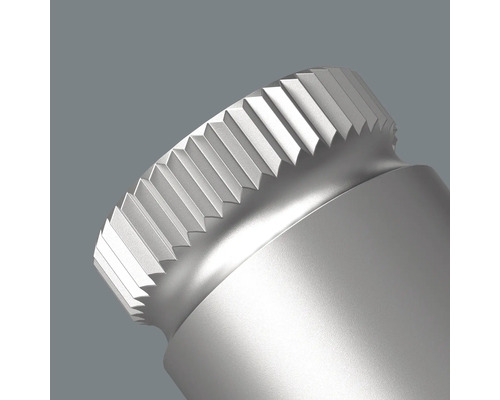 Detailaufnahme eines Schraubwerkzeugs mit gerändelter Oberfläche