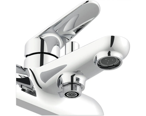 Chromfarbene Badarmatur mit Einhebelmischer