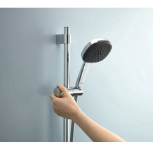 Douchette sur barre de douche avec main