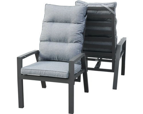 Zwei graue Gartenstühle aus Aluminium mit gepolsterten Auflagen