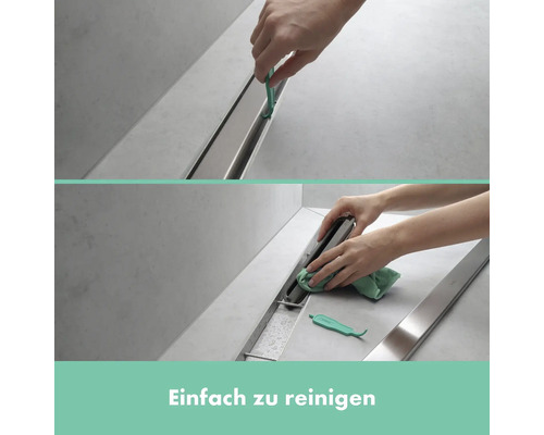 Reinigung einer Duschrinne mit einem Reinigungswerkzeug und einem Tuch.