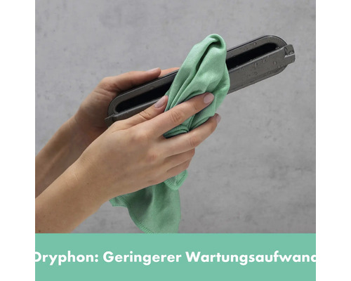 Reinigung eines Dryphon-Wasserablaufprofils mit einem Tuch