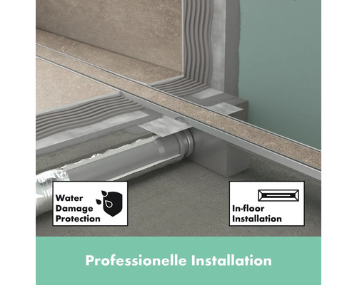 Professionelle Installation einer Duschrinne mit den Merkmalen Wasserschadensschutz und Bodeninstallation.