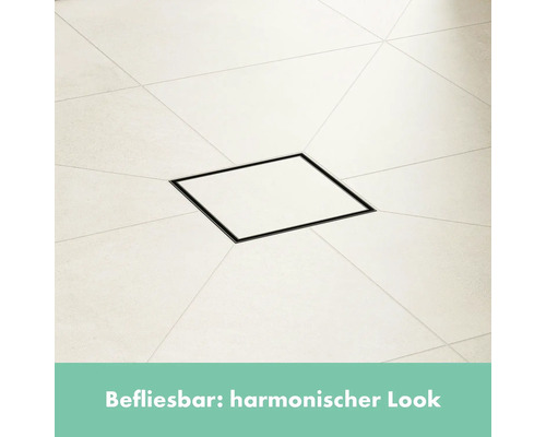 Gefliester Bodenablauf mit quadratischer Abdeckung und schwarzem Rahmen