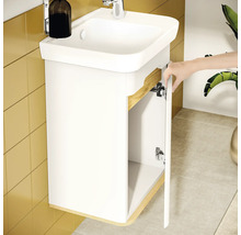 Waschtisch mit offenem weißen Unterschrank und Waschbecken