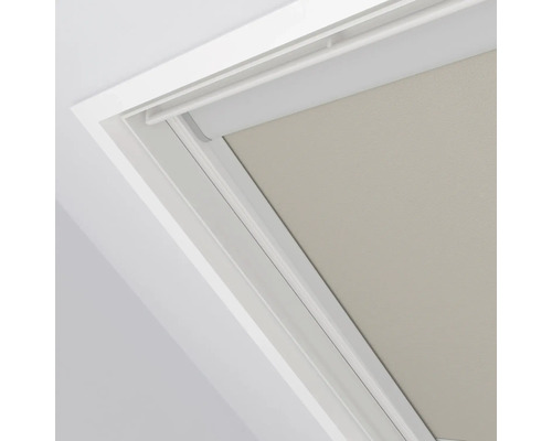 Dachfensterrollo im Dachfensterrahmen