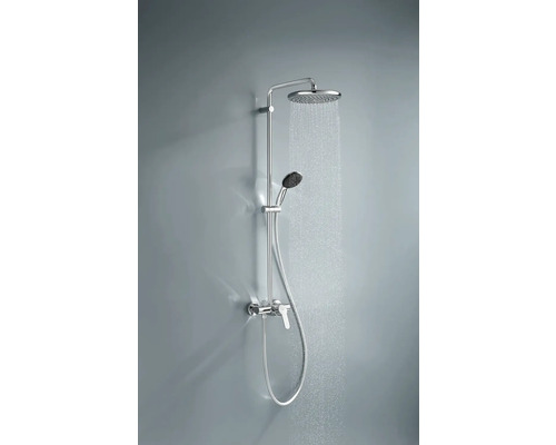 Duschsystem mit Kopf- und Handbrause im laufenden Betrieb