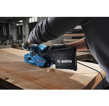 Ponceuse à bande ponçant du bois avec sac à poussière et logo Bosch