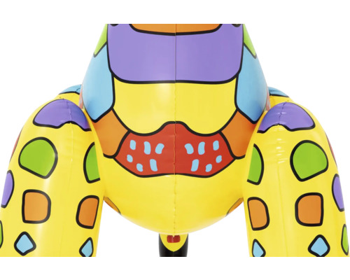 Detailansicht eines aufblasbaren, gelben Spielzeugs mit bunten Flecken