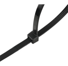 Schwarzer Kabelbinder aus Kunststoff im Detail