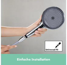 Handbrause mit Schlauchanschluss in der Hand