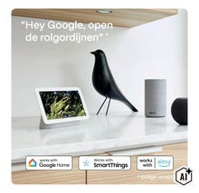 Smart Home Sprachassistenten auf einer Marmoroberfläche mit Logos für Google Home, SmartThings und Amazon Alexa Kompatibilität. (Image AI modified or generated)