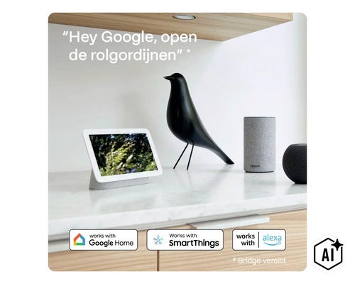 Smart Home Sprachassistenten auf einer Marmoroberfläche mit Logos für Google Home, SmartThings und Amazon Alexa Kompatibilität. (Image AI modified or generated)