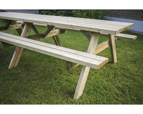 Gartentisch aus Holz mit Bänken für den Aussenbereich