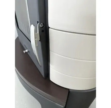 Detailansicht eines Kaminofens mit Holzfach