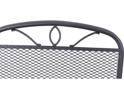 Detailansicht einer Gartenstuhl-Rückenlehne aus Metall