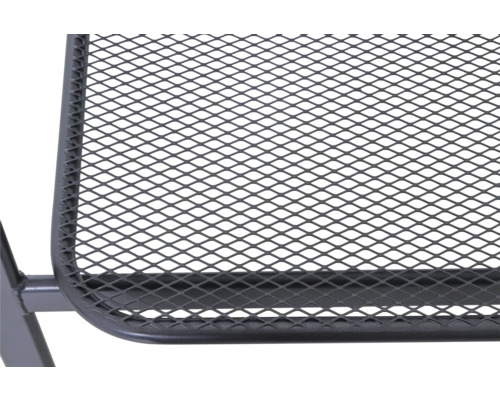 Detailansicht eines Metallgittertisches für den Außenbereich