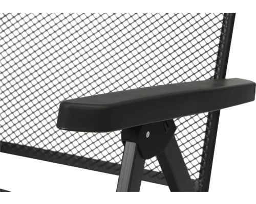 Vue détaillée d''une chaise de jardin en métal avec accoudoir et structure en treillis