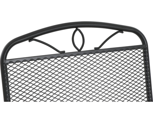 Detailansicht einer Gartenstuhl Rückenlehne aus Metallgitter