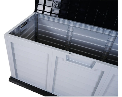 Geöffnete Aufbewahrungsbox für den Aussenbereich.