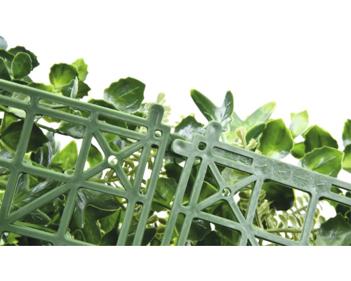 Kunstpflanzenmatte mit grünen Blättern und Kunststoffgitter