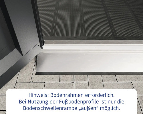 Detailansicht einer Bodenrampe an einem Gebäude mit Bodenprofilen