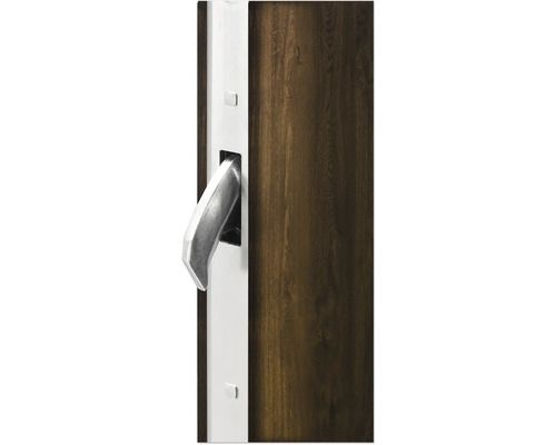 Detailaufnahme einer Holzhaustür mit Sicherheitsbeschlägen und einem Griff aus Metall