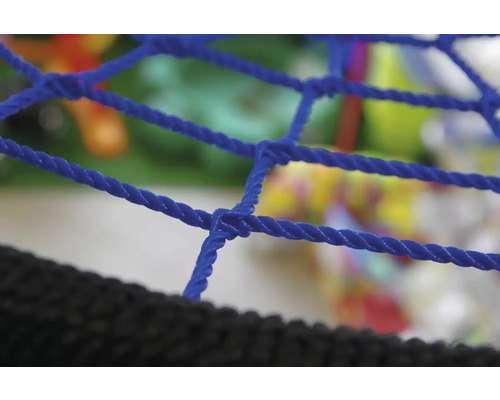 Detailaufnahme eines blauen Kletternetzes