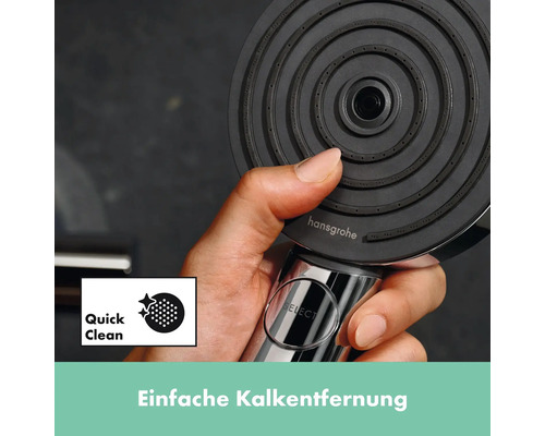 Handbrause mit Quick Clean Funktion wird von Hand gehalten