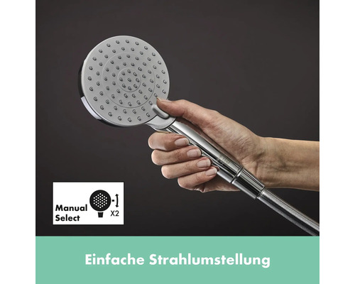 Handbrause mit manueller Strahlumstellung in der Hand