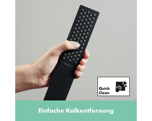 Hansgrohe Handbrause in der Hand mit Quick Clean Symbol für einfache Kalkentfernung