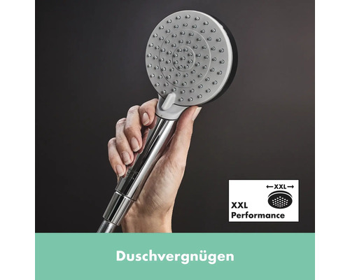 Hand hält Duschkopf mit XXL Performance Symbol