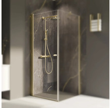 Cabine de douche avec robinetterie et pommeau de douche dans une salle de bains