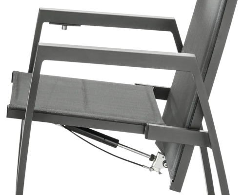 Vue détaillée d''une chaise de jardin avec accoudoir et dossier réglable