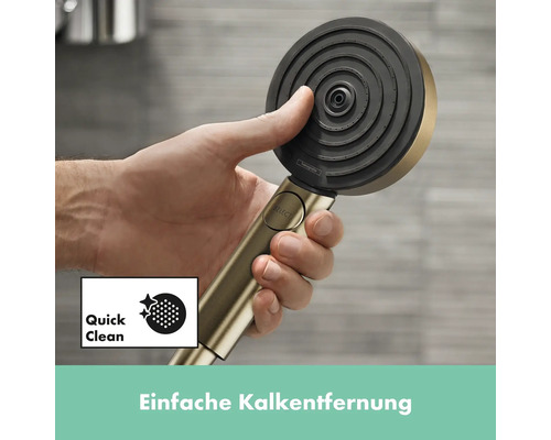 Handbrause mit Quick Clean Funktion in der Hand