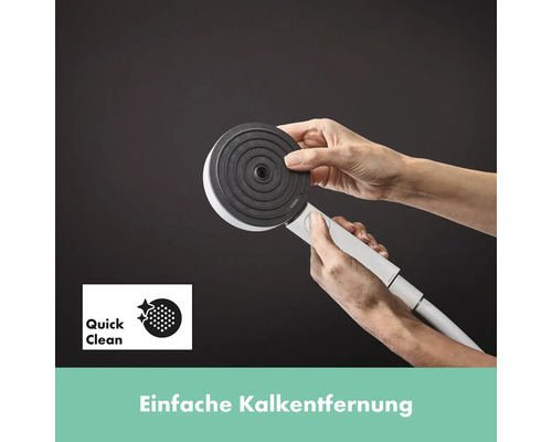 Handbrause mit Quick Clean Funktion in der Hand
