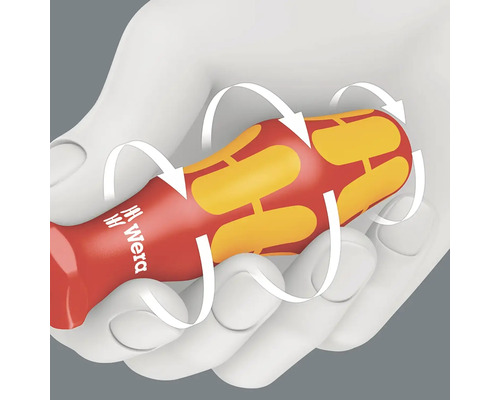 Une main tient un tournevis de la marque Wera avec un manche aux caractéristiques ergonomiques mises en évidence par des flèches.