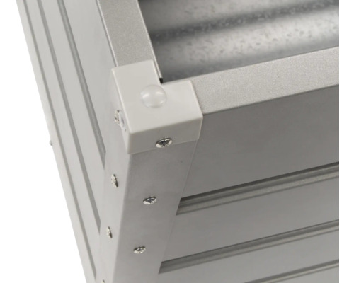 Detailansicht eines Hochbeets aus Metall mit Eckverbindung