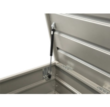 Detailansicht einer geöffneten Gerätebox mit Gasdruckfeder