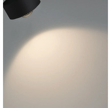 Deckenleuchte leuchtet eine Wand aus