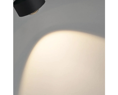 Schwarze Wandleuchte mit Lichtkegel