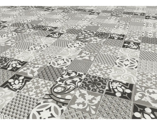 Bodenansicht von Fliesen mit unterschiedlichen grafischen Mustern