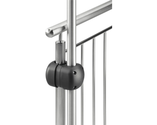 Gros plan d''une rampe métallique avec élément de liaison