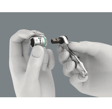 Darstellung einer Hand, die eine Wera Stecknuss und eine Ratsche hält.